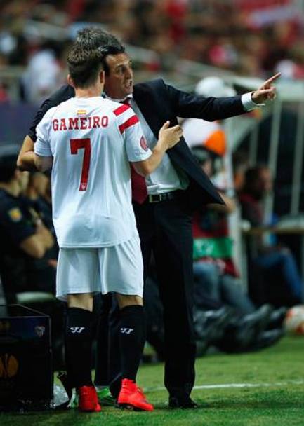 Le indicazioni di Emery a Gameiro: sar decisivo, segnando il 3-0 appena entrato in campo. Getty Images